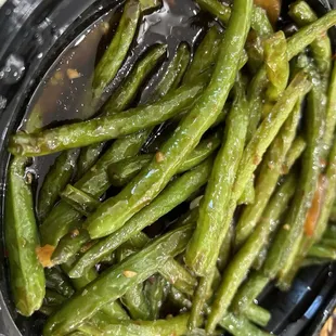 Green String Beans with White Garlic Sauce