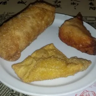Some nibbles that come with the combo platters. From left: an egg roll, shrimp toast and crab wonton.
