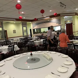 Nice sized dining room. Not too busy before noon