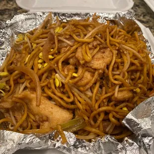 Chicken lo mein noodles