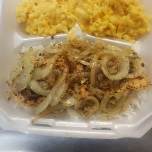 Grill salmon with onion