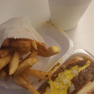 Coney, fries n lemonade.....tasty and fast : )