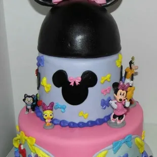 Minnie Mouse Boutique birthday cake