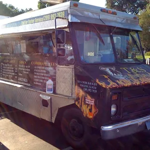 e shows the food truck