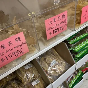Dried fish maws