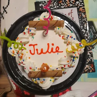 Ice cream cake: vanilla strawberry