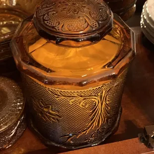 Canister with lid