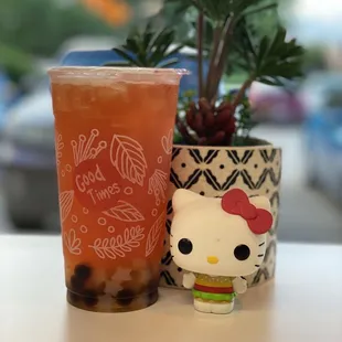 Mango Dragonfruit Green Tea with Tapioca and Lychee Jelly