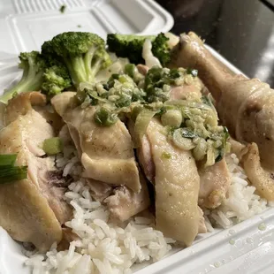 Hainan onion chicken with broccoli and cabbage and rice
