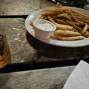 Curry chips and an old fashion.