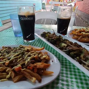 A meal for two in the covered alleyway