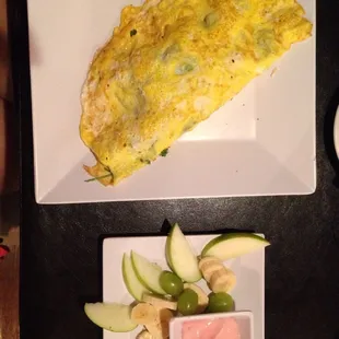 Avocado, cilantro, and jalapeño omlet