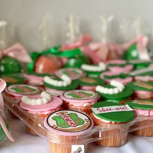 ws a tray of cupcakes