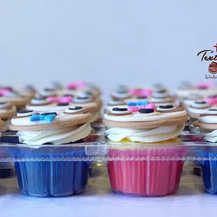 ws cupcakes with frosting and sprinkles