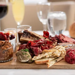 Dozens of fine steak, grill and chef's preparations available plus seafood, pasta, salads, etc