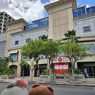 Entrance from Royal Hawaiian Avenue