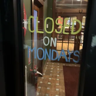 With some advertising, this place would be bustling, even on Monday's. Especially for Monday Night Football