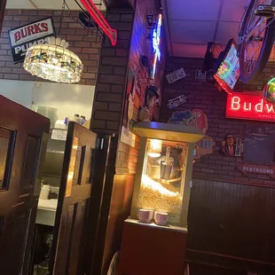 Popcorn machine with free popcorn