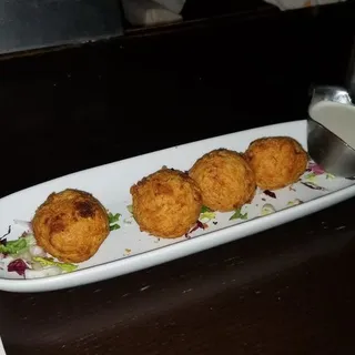 Smoked Gouda Tater Tots Plate