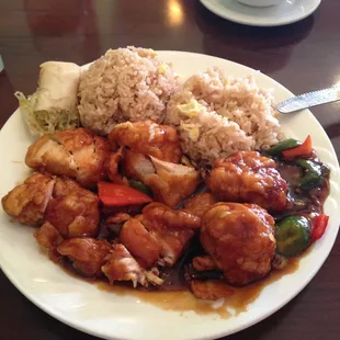 General&apos;s Chicken lunch special with spring roll and fried rice