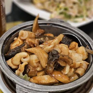 Seafood clay pot