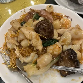 Seafood chow mein