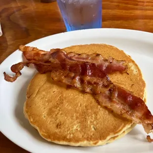 2 pancakes with bacon