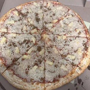 Vegan hawain with vegan violife cheese, pineapple and vegan crumbles.