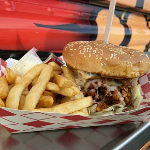 1/2 pound black angus with al pastor. Mozzarella cheese, pineapple, lettuce, tomato, onion, jalapeños, avocado and jalapeño aioli. Bomb