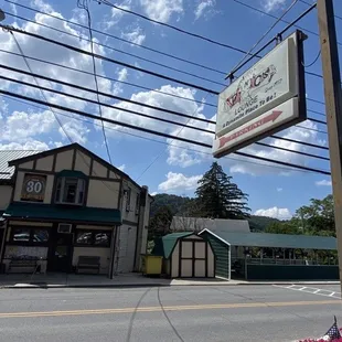 a view of a street corner