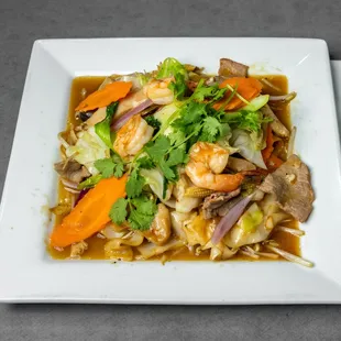 85. House special combo chow fun (shrimp, beef, chicken)
