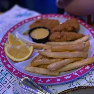 Kids meal (Chicken and fries)