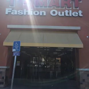 Crappiest Store Ever!