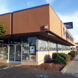 Main Entry (SE Corner @ Princeton Ave)