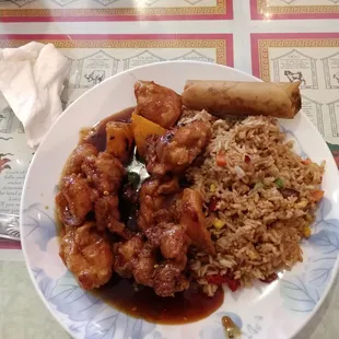 Orange chicken. Good, refried rice was servered not hot . But good. Eggroll average.