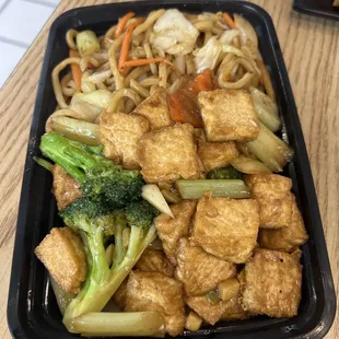 Braised tofu with fried noodles