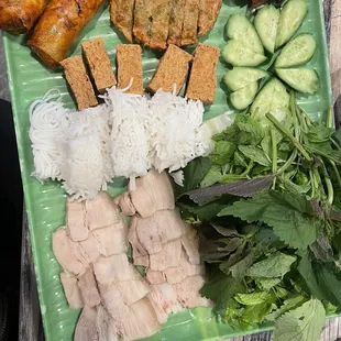 Bun dau mắm tôm 8/10 Fried chicken with rice 7.5/10 Service 9/10