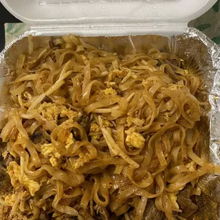 Pad Thai Noodle very dry and has strong stench of dog food