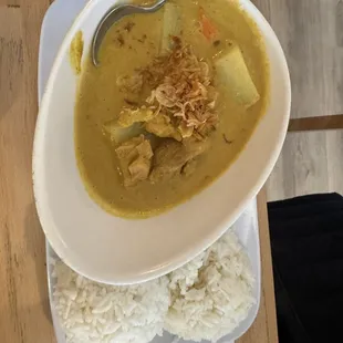 Yellow curry with chicken