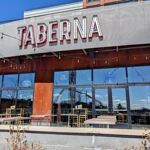 the outside of the restaurant