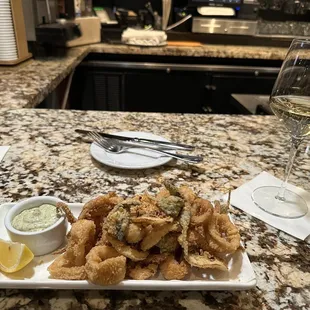 Calamari with aïoli sauce, and a glass of Sauvignon Blanc