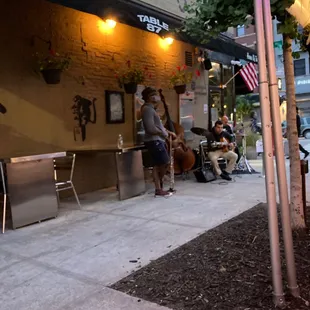 Sidewalk entertainment!