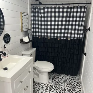 Clean clean cute loo