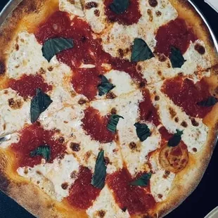 Pizza    Facebook.com/tablerockpizza/