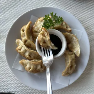 8 Gyoza