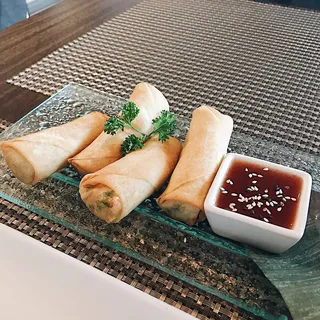 4 Crispy Veggie Rolls