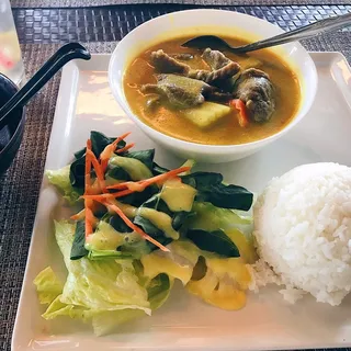 10. Yellow Curry Lunch Plate