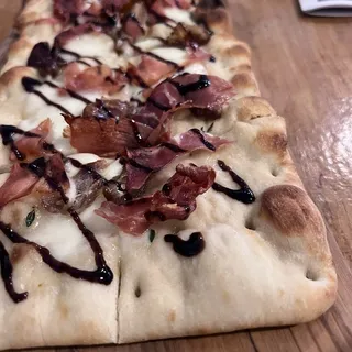 Prosciutto Date Flatbread Pizza