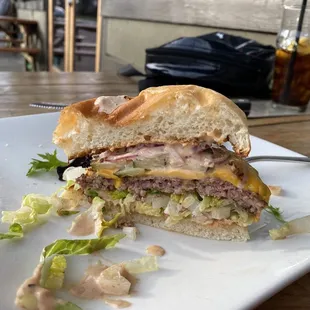 Gotta say this Burger is one to be reckoned with. Amazing work Tabor Tavern tabor burger