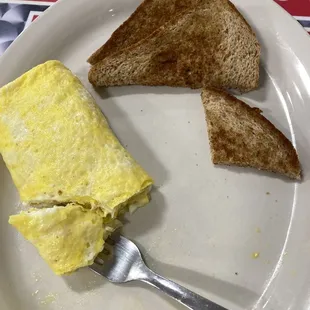 world&apos;s smallest three egg omelette
